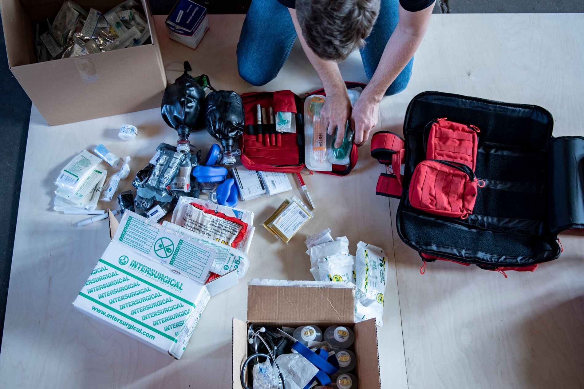press-release-treatment-of-displaced-persons-from-isis-territory-cadus-starts-providing-medical-care-at-al-hol-refugee-camp-feature-rescue20taschen20cadus-2125efd1